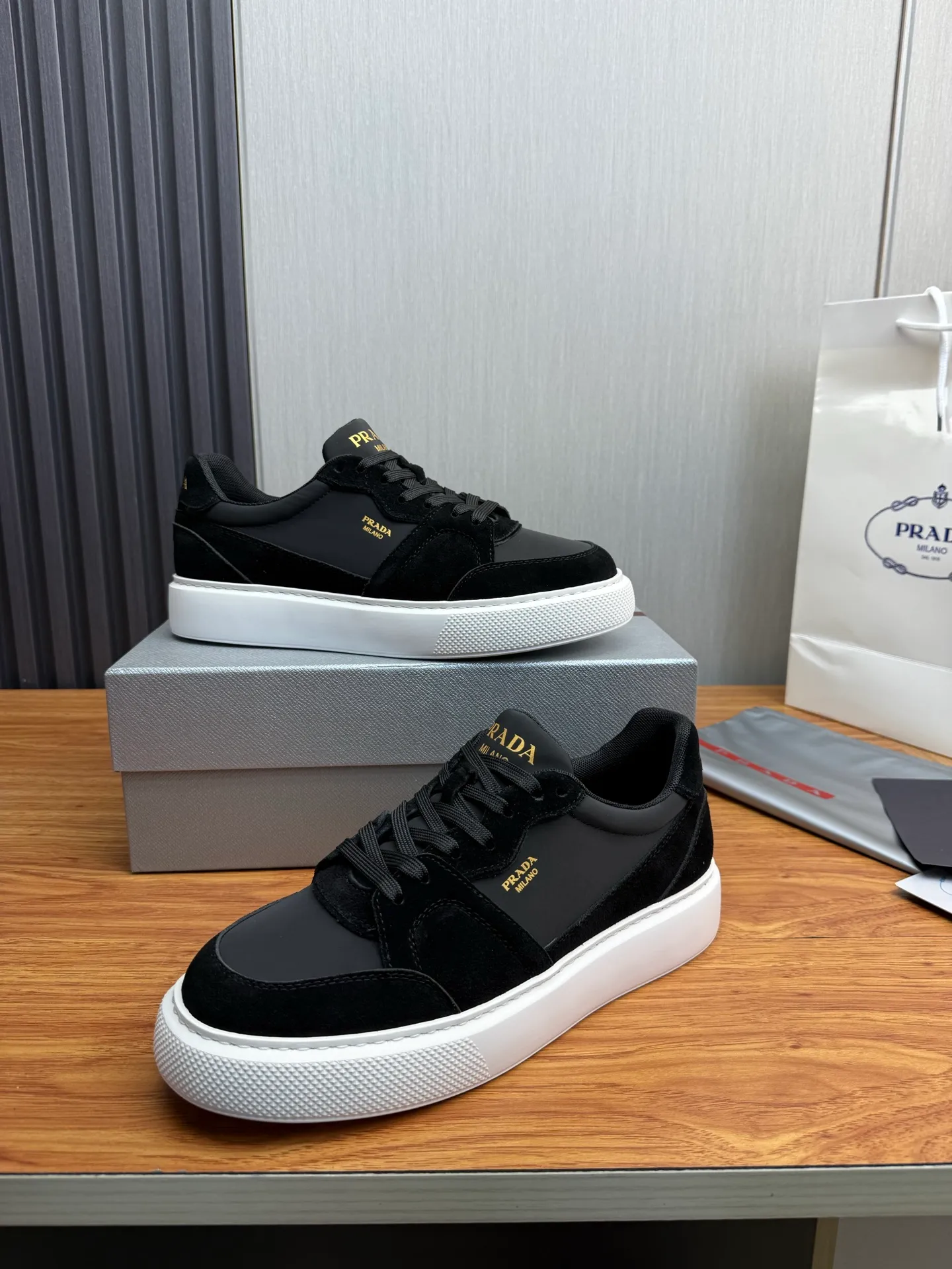 Factory price 560💰 [PRADA] Men’s shoes are popular in the counter, official website is synchronized, 1 high-quality shipment ✔️Original cowhide + cowhide lining, 1🆚1 replica, original sole, 38-45 (45 customized, non-refundable)